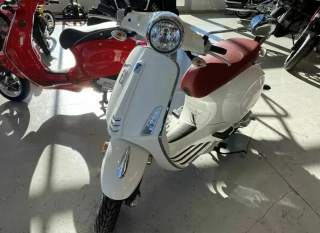 
								2015 Vespa Primavera 50 full									