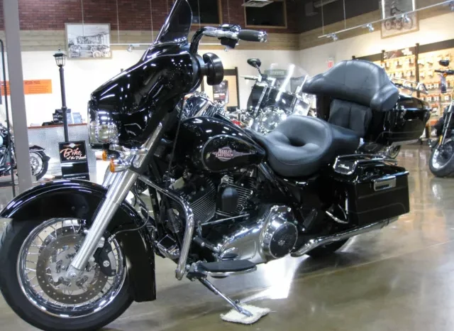 
								2009 Harley-Davidson Ultra Classic Electra Glide 1584 (FLHTCU) full									