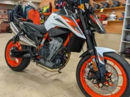 
										2021 KTM 890 Duke R full									