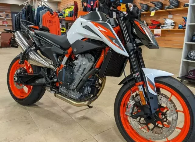 
								2021 KTM 890 Duke R full									