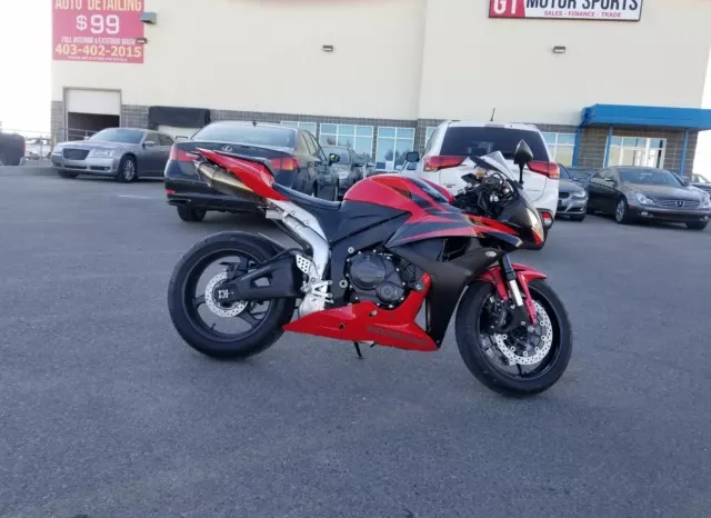 
								2008 Honda CBR600RR full									