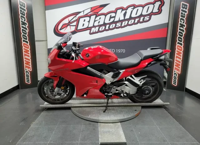 
								2015 Honda VFR800F full									