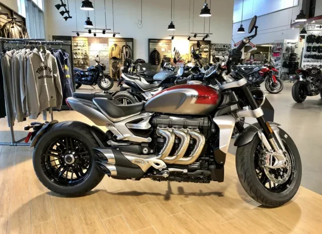 
								2022 Triumph Rocket 3 R full									