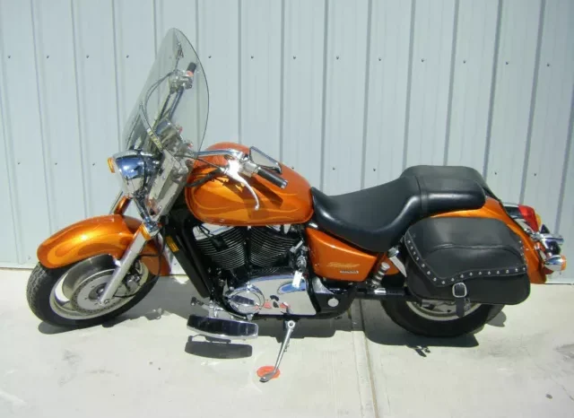 
								2002 Honda VT1100 Shadow Sabre full									