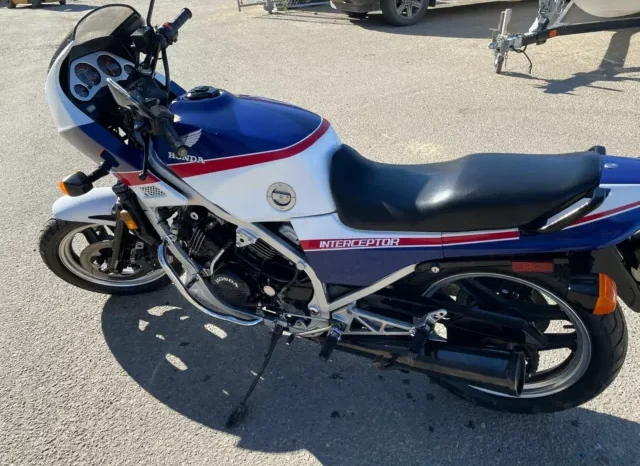 
								1985 Honda VF750F full									