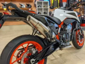 2021 KTM 890 Duke R