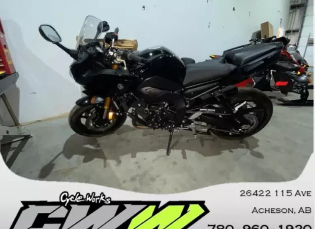 
								2011 Yamaha FZ8N full									