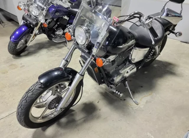 
								2003 Honda VT1100 Shadow full									