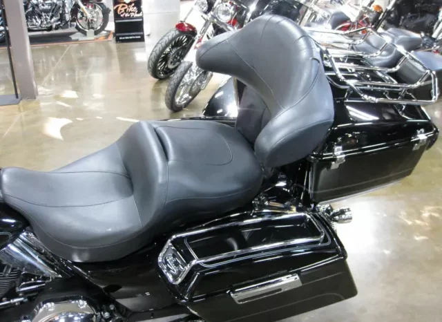 
								2009 Harley-Davidson Ultra Classic Electra Glide 1584 (FLHTCU) full									