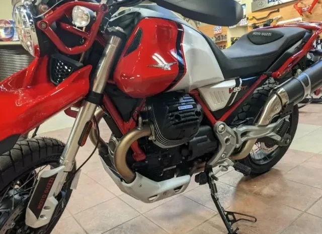 
								2021 Moto Guzzi V85 TT full									