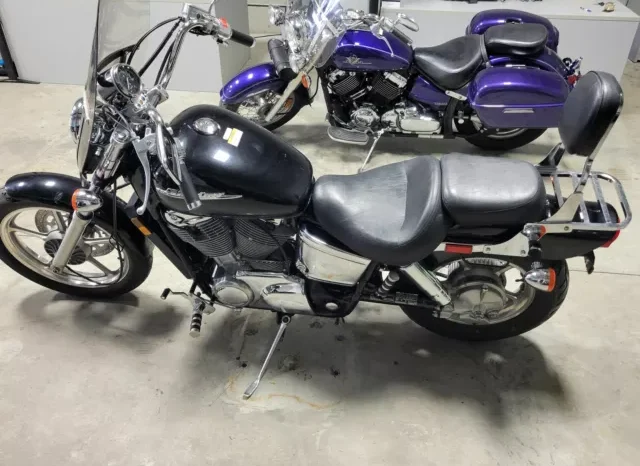 
								2003 Honda VT1100 Shadow full									