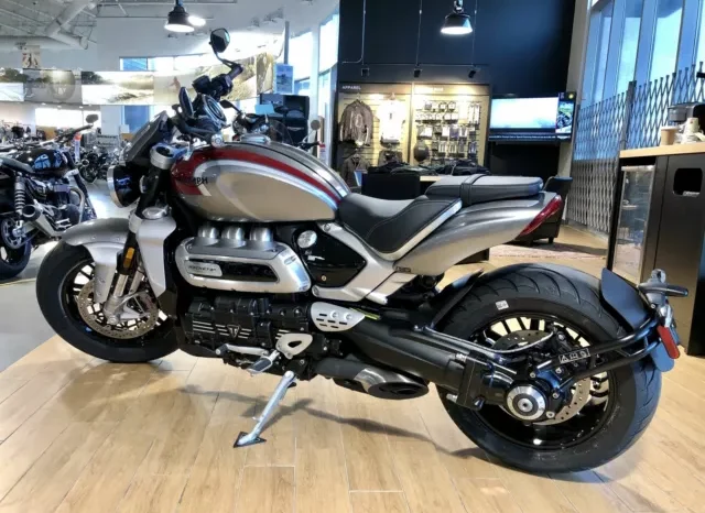 
								2022 Triumph Rocket 3 R full									