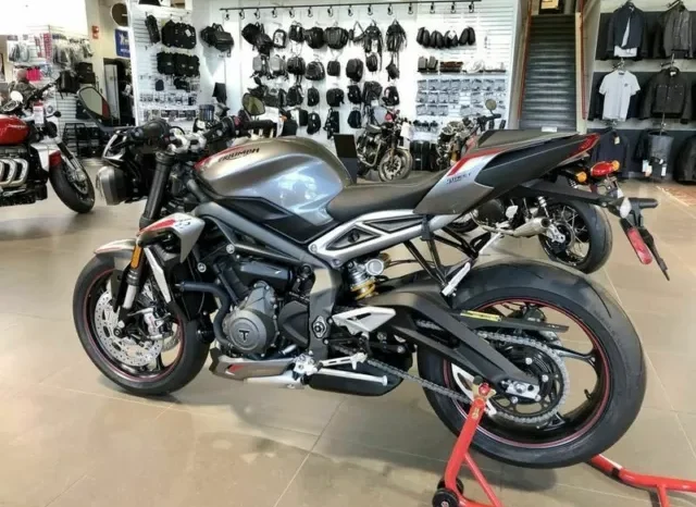 
								2021 Triumph Street Triple RS full									