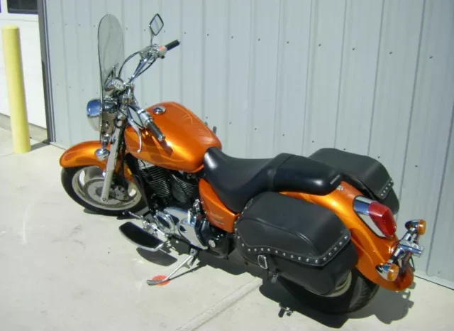 
								2002 Honda VT1100 Shadow Sabre full									