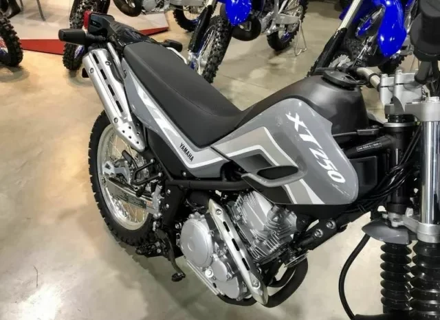 
								2022 Yamaha XT250 full									