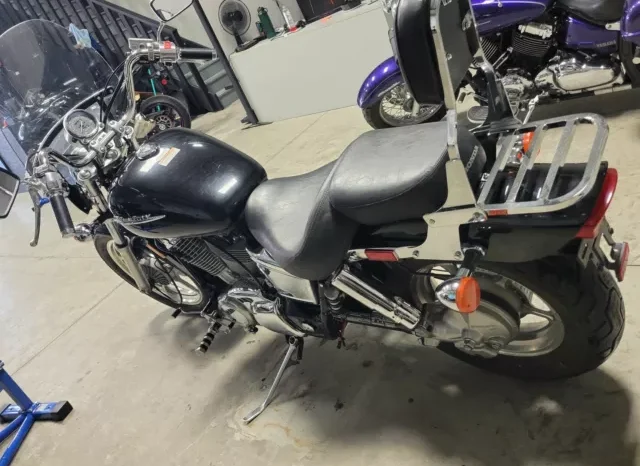 
								2003 Honda VT1100 Shadow full									