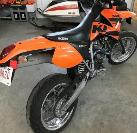 
								2004 KTM 625 SMC full									